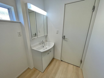 【トイレ】 | 【新築戸建て】秋田市楢山本町第2 | 各階にトイレがあるので、来客時も安心。家族のプライバシーも保てる嬉しい設計です♪