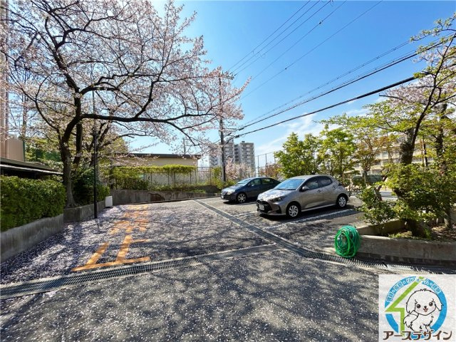 ネオハイツ垂水の駐車場