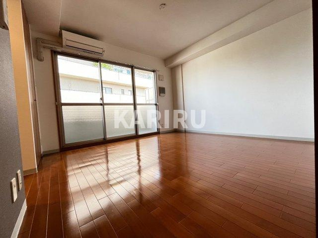 ウィスタリア京橋の居間・リビング