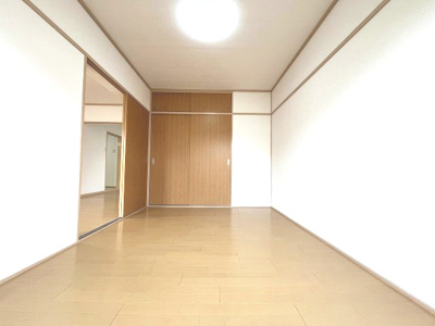 【洋室】 | 粕畠住宅2号棟 | シンプルな作りなのでお好きなインテリアでお部屋をコーディネートできます！