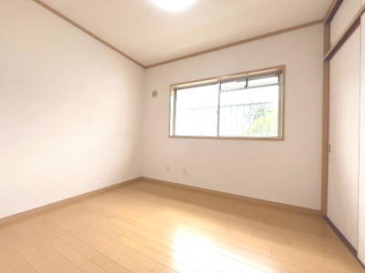 【洋室】 | 粕畠住宅2号棟 | 独立性の高いお部屋ですので、プライベート空間をしっかり分けることができますね♪