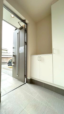 富士市富士岡１４期　全１棟の玄関|現地撮影