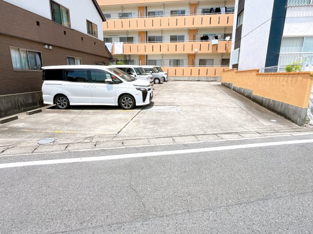 エシール共和の駐車場