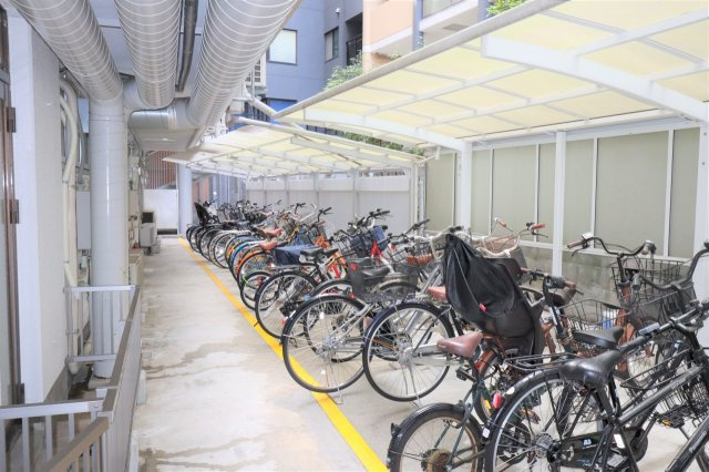 【駐輪場】 | ライオンズマンション中之島公園北 | 駐輪場には屋根が有ります