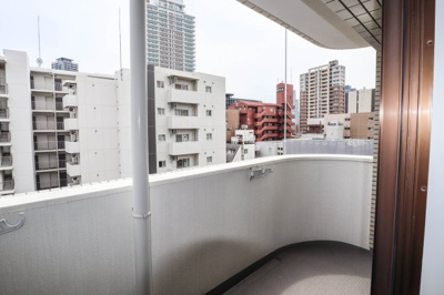 【バルコニー】 | ライオンズマンション中之島公園北 | 南向きバルコニー！LDK、洋室ともにバルコニーに面しています♪