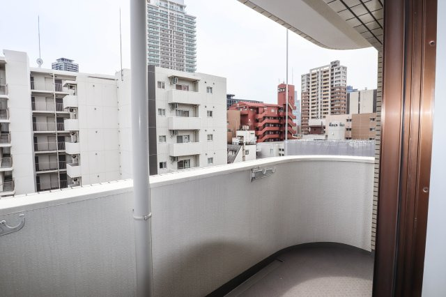 【バルコニー】 | ライオンズマンション中之島公園北 | 南向きバルコニー！LDK、洋室ともにバルコニーに面しています♪