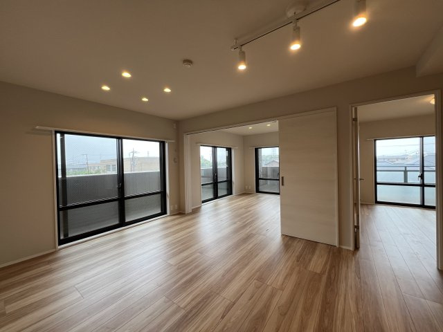 角部屋だからこその広きバルコニー♪ペットも外を眺めてリフレッシュ【マイキャッスル三ツ境Ⅱ】リノベーション