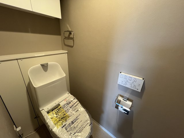 角部屋だからこその広きバルコニー♪ペットも外を眺めてリフレッシュ【マイキャッスル三ツ境Ⅱ】リノベーションのトイレ