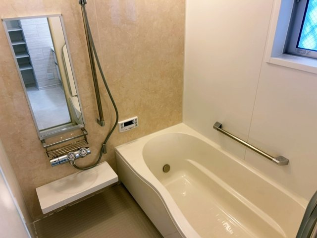 高師浜1丁目　平成30年築の浴室