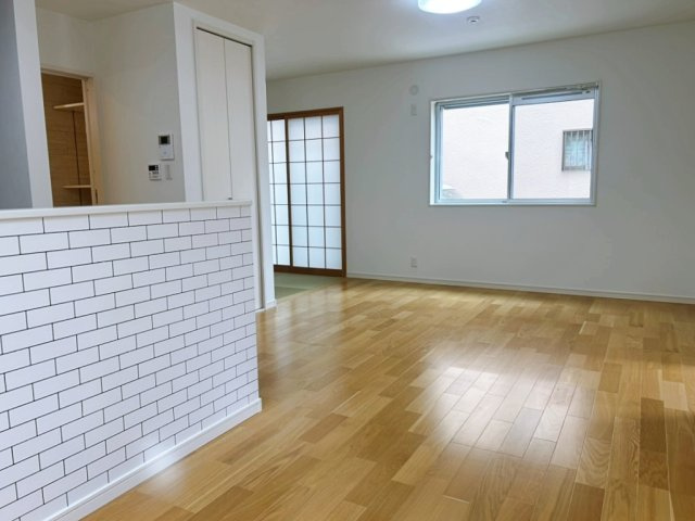 高師浜1丁目　平成30年築の居間・リビング