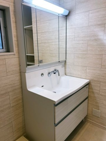 高師浜1丁目　平成30年築の独立洗面台