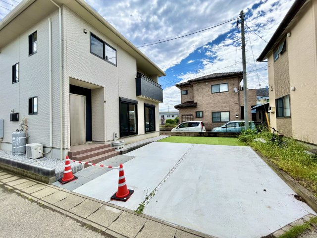 【中古戸建】高崎市下小鳥町の駐車場|■駐車場