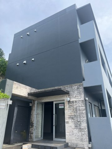 サンライズヒルズ　一棟ビルのエントランス