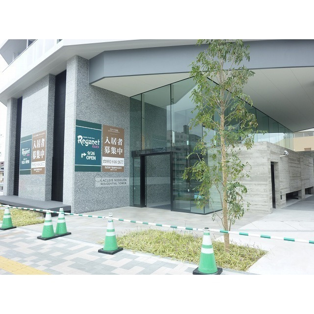 ラクレイス西新レジデンシャルタワーのエントランス