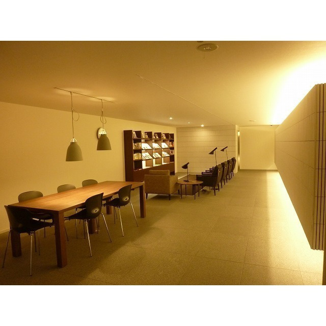 ラクレイス西新レジデンシャルタワーのロビー