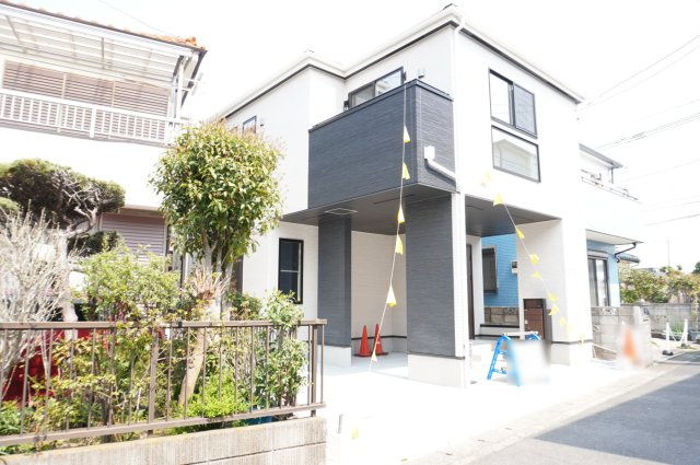 草加市神明2丁目 築浅一戸建ての外観
