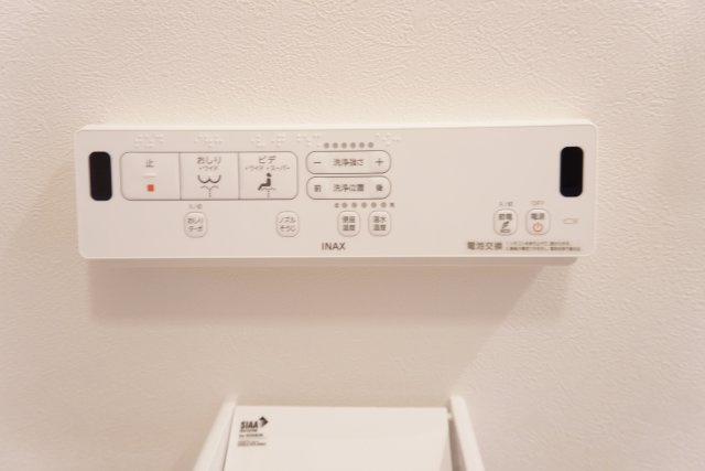 草加市神明2丁目 築浅一戸建てのトイレ