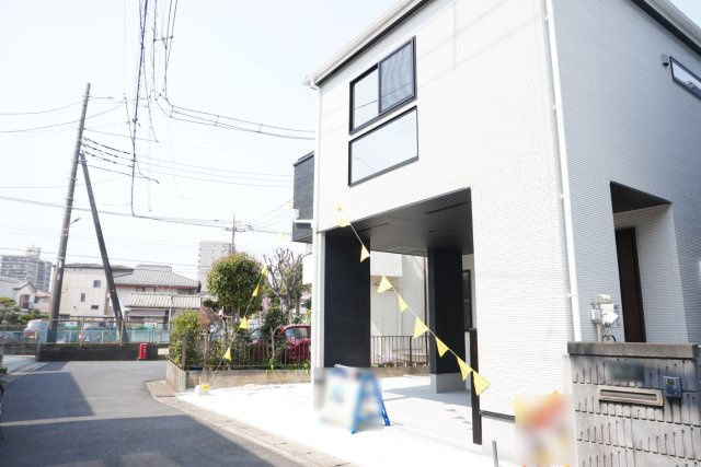 草加市神明2丁目 築浅一戸建ての外観