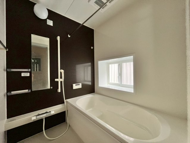 【浴室】 | 阿見町大室　中古戸建 | 今日も１日お疲れでした。広いお風呂で疲れを癒してください、、、♡