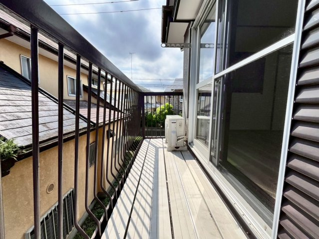 【バルコニー】 | 阿見町大室　中古戸建 | 広々としたバルコニー。お洗濯物もぜーんぶ干せちゃいます！！