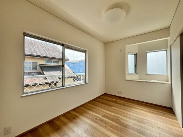 【洋室】 | 阿見町大室　中古戸建 | 仕切りで部屋も分けれるし、広い部屋としても使えます♪