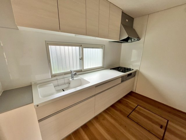 【キッチン】 | 阿見町大室　中古戸建 | 3口コンロでお料理する時間も短くなりそうですね(*‘∀‘)