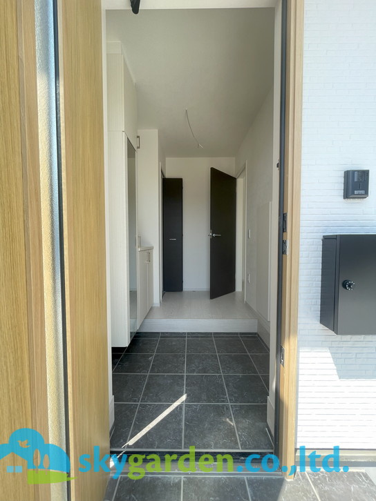 藤沢市西富4期　新築戸建　全2棟2号棟の玄関