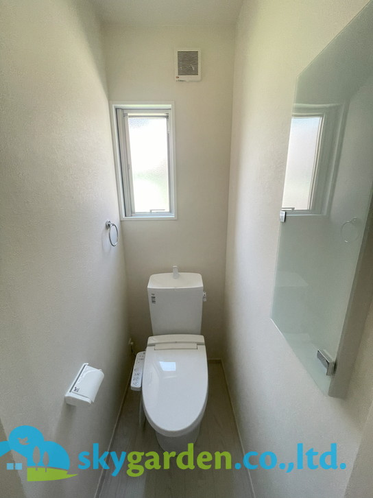 藤沢市西富4期　新築戸建　全2棟2号棟のトイレ