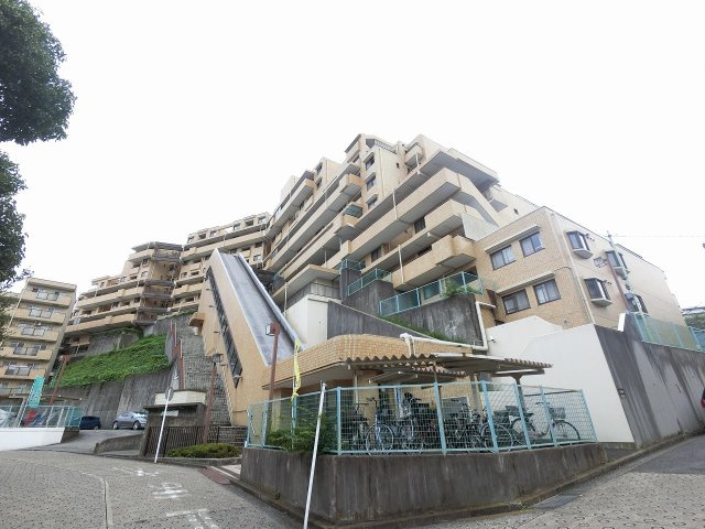 【外観】 | サンヴェール保土ヶ谷 | 総戸数139戸、昭和63年1月築、管理人は日勤勤務につき管理体制良好です♪