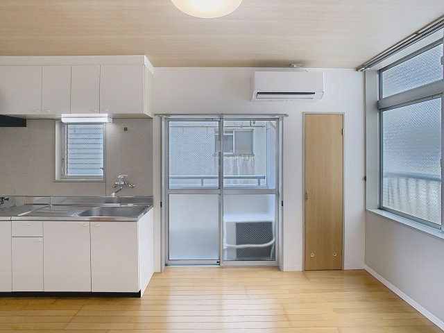 サウスコートいせきの居間・リビング