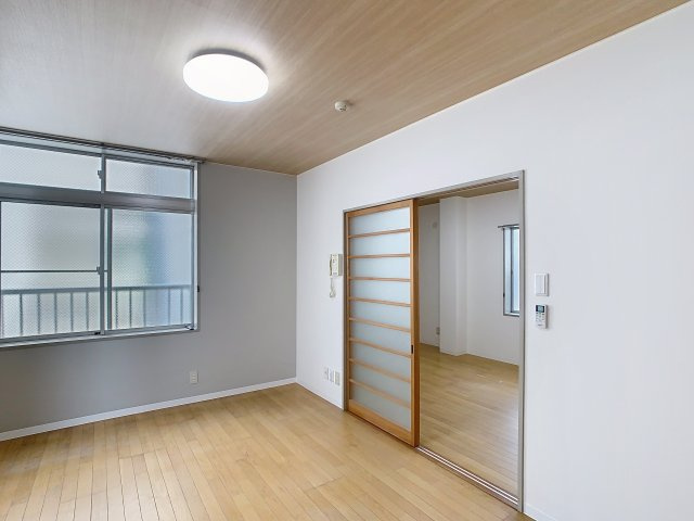 サウスコートいせきの居間・リビング