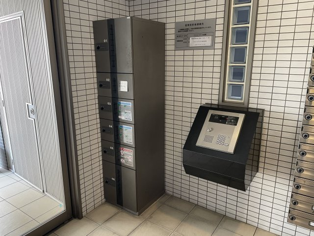 フライハイト西新のエントランス