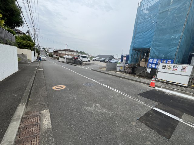 青葉区鴨志田町2期　新築分譲住宅全4棟の前面道路含む現地写真