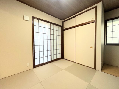 【和室】 | ◆緑区白山中古住宅◆ | ◆感性を育むプライベートルームはシンプルでスマートな空間。好みの空間で読書をしたり、音楽を聞いたりと一人の時間も充実したものにできます。