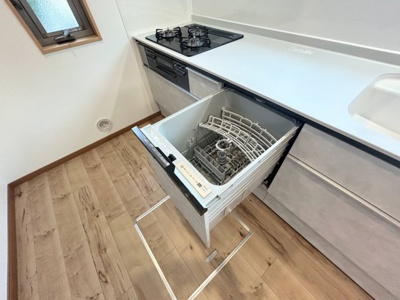 【キッチン】 | ◆緑区白山中古住宅◆ | ◆食後の食器洗いは食洗機にお任せ！ご家族と団らんの時間を。家事の時短に効果大の食洗器付き。高温洗浄、節水効果もございます。