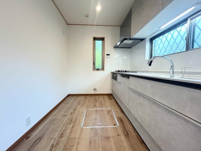 【キッチン】 | ◆緑区白山中古住宅◆ | ◆ご家族みんなで調理ができる位のスペースを実現したキッチン空間となっております。みんなで作った料理を召し上がりながらの会話は、どのような物になるのでしょうか。