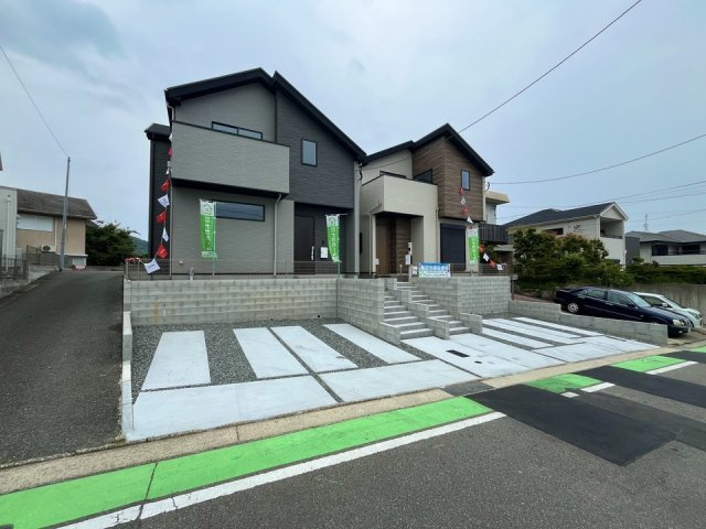 福岡市城南区東油山2期　1号棟の前面道路含む現地写真