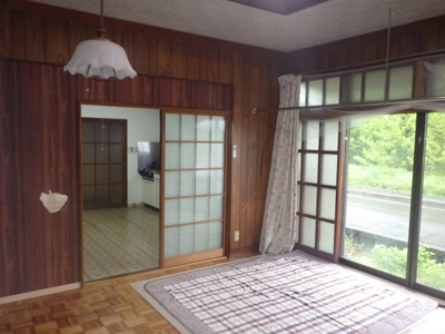 【居間・リビング】 | 大館市岩瀬字谷地の平・中古住宅