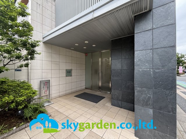 ハイホーム湘南平塚のエントランス