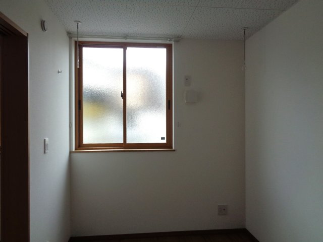 君の名を呼ぶの洋室