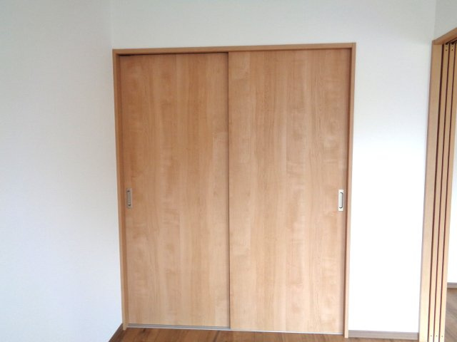 君の名を呼ぶの洋室