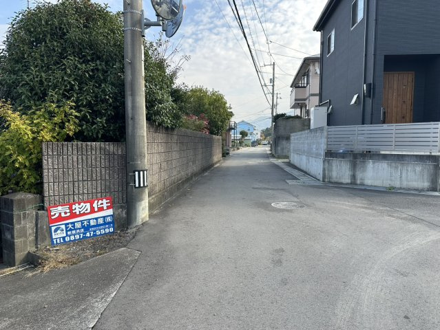 中村４丁目　中古戸建の前面道路含む現地写真