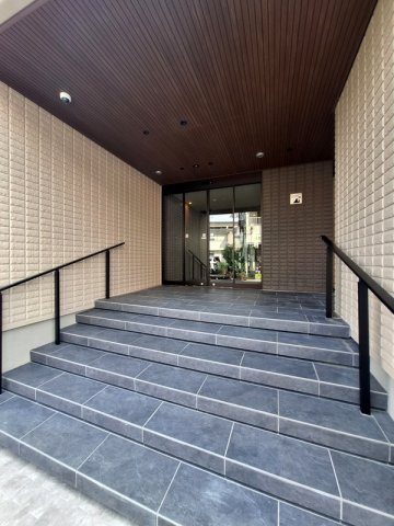 オカバさいたま日進ヘーベルメゾンのエントランス