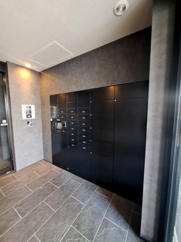 オカバさいたま日進ヘーベルメゾンのエントランス