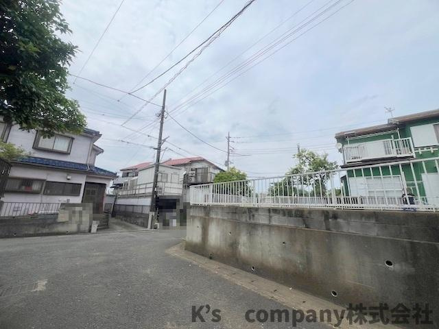 ■藤沢市宮原　建築条件なし　売地の前面道路含む現地写真|高低差があり少し高台にあり、陽当たりが良好です◇
