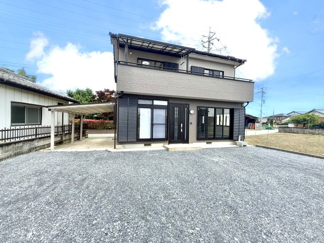 【中古戸建】本庄市今井の外観|■外観｜シャープなデザインが印象的な洗練された外観。格調高く、優雅さ漂う素敵な仕様です♪