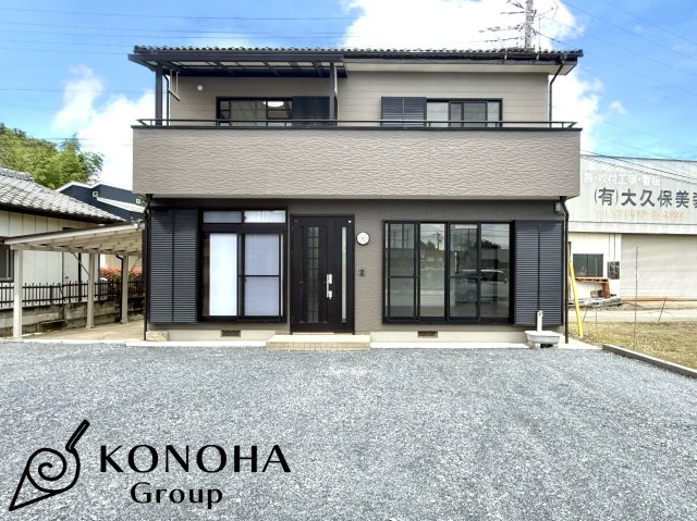 【中古戸建】本庄市今井の外観|■外観｜外壁のアクセントカラーがシックな外観です。シンプルなデザインでありながらも「個性」を損なわず、お客様一人ひとりの暮らし方にフィットします。