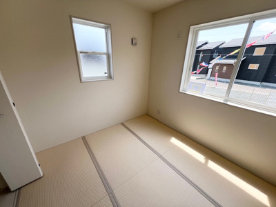 【和室】 | 紫波町桜町才土地 | リビングの隣に和室があるので家事の後にゆっくりくつろげます。