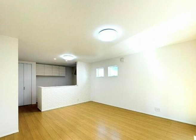 【未入居】鶴ヶ島市太田ヶ谷未入居住宅の居間・リビング|過ごしやすい明るいリビング☆