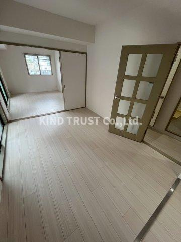 中崎西ハイツの居間・リビング|おしゃれな居間です